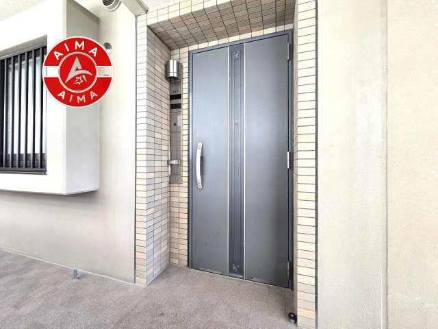 ロイヤルマンションユトリテ田島の玄関|きれいに整えられた外玄関で、住まいの第一印象も良好です。