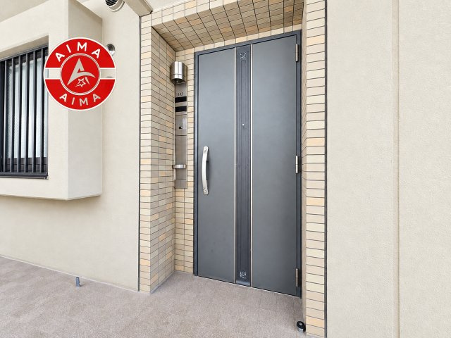 ロイヤルマンションユトリテ田島の玄関|きれいに整えられた外玄関で、住まいの第一印象も良好です。