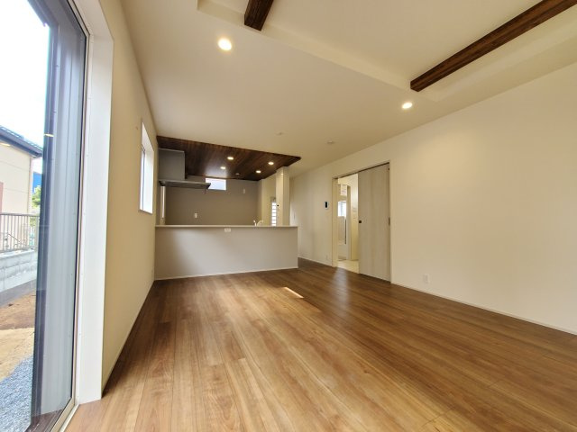 吉川市　吉川2丁目　新築戸建　全1棟の居間・リビング|施工例です