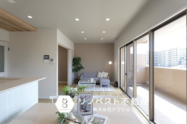 エルグラン小阪アーバンコンフォートの居間・リビング|約15.1帖のLDK♪
開口部が広く、開放感たっぷり◎