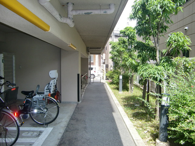 ロッソ王子の外観|駐輪場