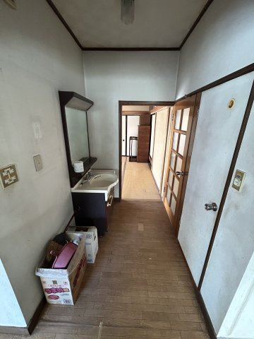 中古一戸建て　高崎市石原町の独立洗面台