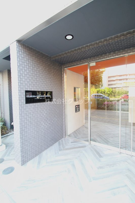 川崎市川崎区南町の賃貸マンションのエントランス