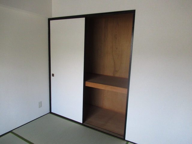 グリーンパレス塩屋の収納