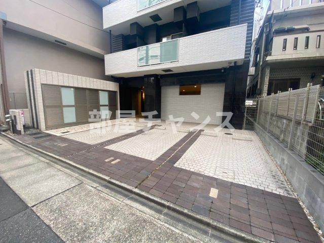 RIVO浅間町の駐車場