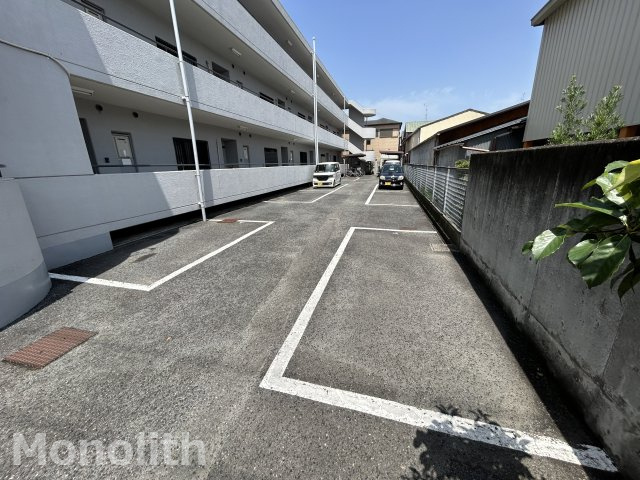 グローリー北豊中の駐車場