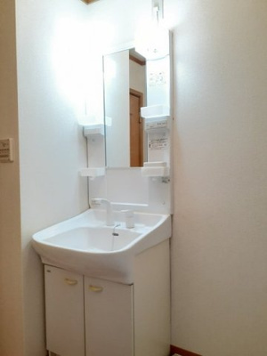 【洗面所】 | ファミーユＢ | 忙しい朝には欠かせない洗面所です