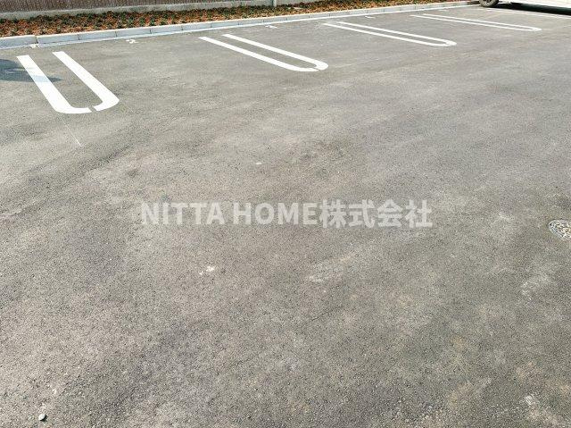 シャーシャの駐車場|駐車場は２台分の空きがあります＊