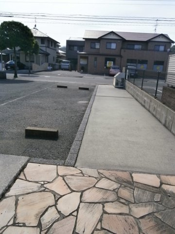 サンハイム徳力の駐車場