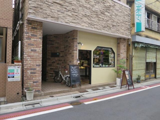 １階店舗はオシャレな総菜屋さん