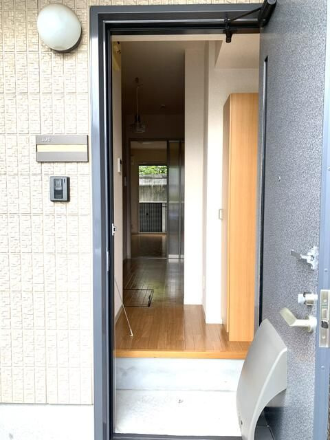 グランシード三春台の玄関