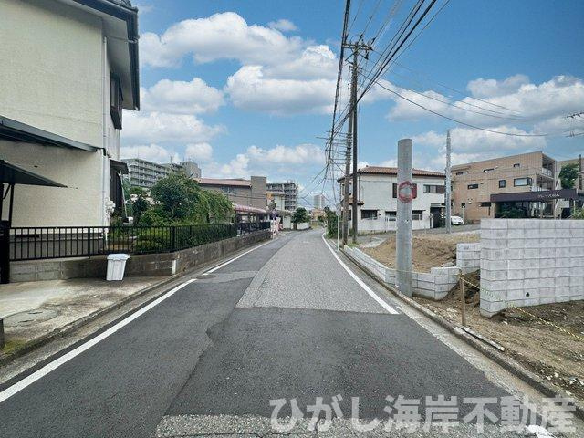 藤沢市羽鳥２丁目　新築戸建　全4棟の前面道路含む現地写真|7月7日撮影　建築中　現地外観