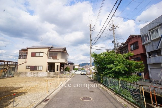 【前面道路含む現地写真】 | 東大阪市東鴻池町5丁目　【1号棟/全2棟】 | 南向き☆【前面道路幅員：約4.7ｍ☆】