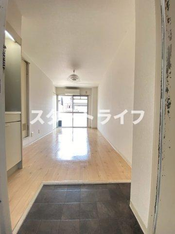 大阪市淀川区東三国１丁目の賃貸マンションの玄関