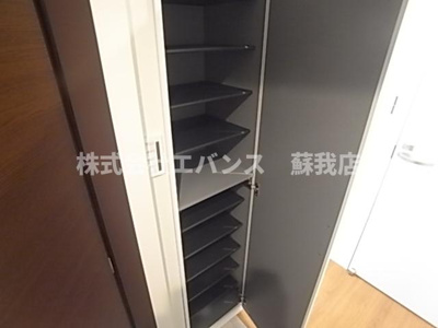 【エントランス】 | YURION蘇我 | 落ち着いたエントランスです