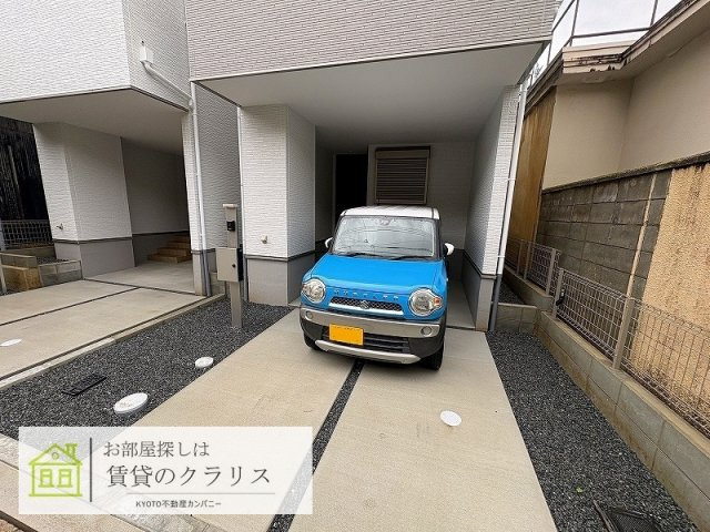 太秦上ノ段町一戸建の駐車場