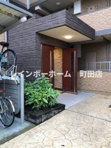 グリンデルヴァルト※初期費用分割あと払いサービス利用可能物件のエントランス