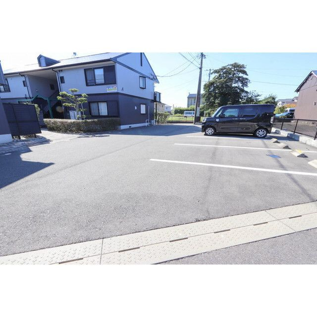 フォンテーヌ宮ノ陣ⅠＢの駐車場