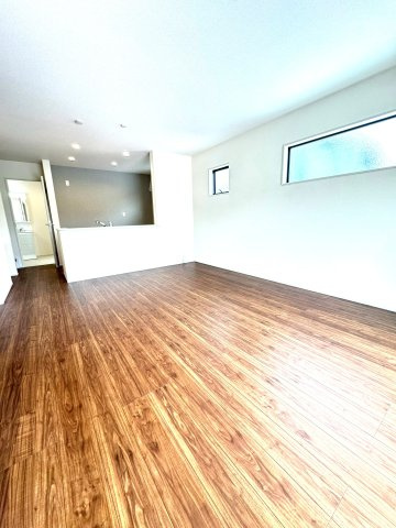 新築戸建　駿東郡小山町菅沼 全3棟　3号棟の居間・リビング|どんなインテリアも馴染む白を基調としたリビング。