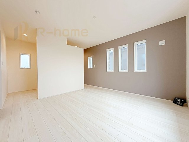 下妻市下妻丙　新築戸建て　1号棟の洋室|アクセントクロスが映える2階洋室！収納便利なウォークインクローゼット付き♪