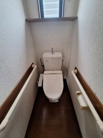高崎市飯塚町中古戸建のトイレ