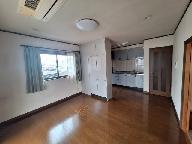 高崎市飯塚町中古戸建の居間・リビング