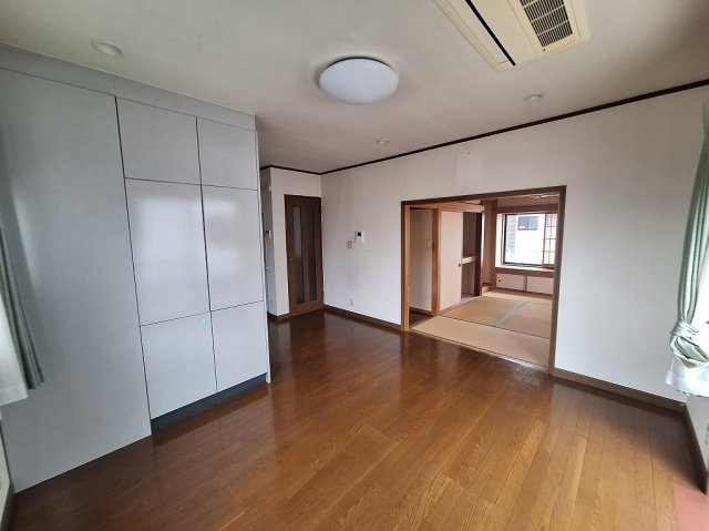 高崎市飯塚町中古戸建の居間・リビング