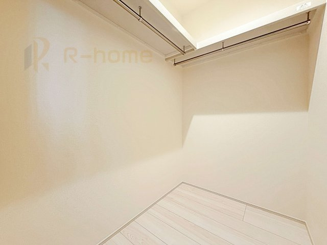 下妻市下妻丙　新築戸建て　2号棟の収納|人気のウォークインクローゼット！アウター類はもちろん、季節ものや寝具も収納できます！
