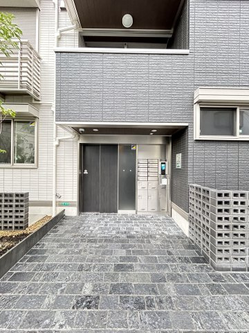 クラシスト三津屋南のエントランス