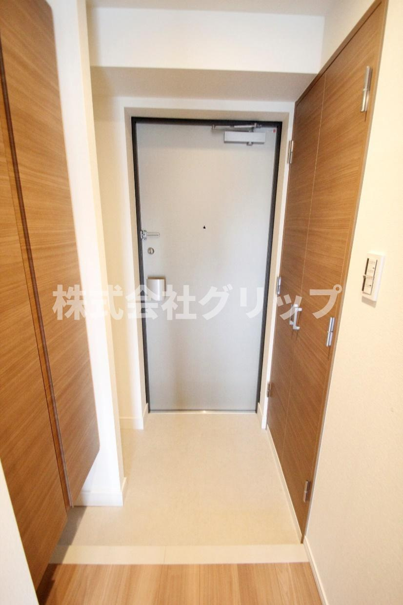 横浜市西区中央２丁目の賃貸マンションの玄関