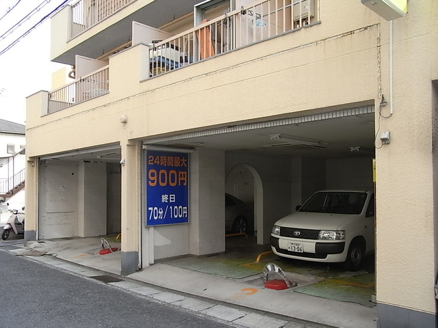 甲南ヤングマンションの駐車場