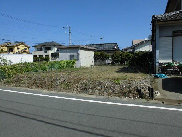 八代市植柳新町１丁目の売地の前面道路含む現地写真| 