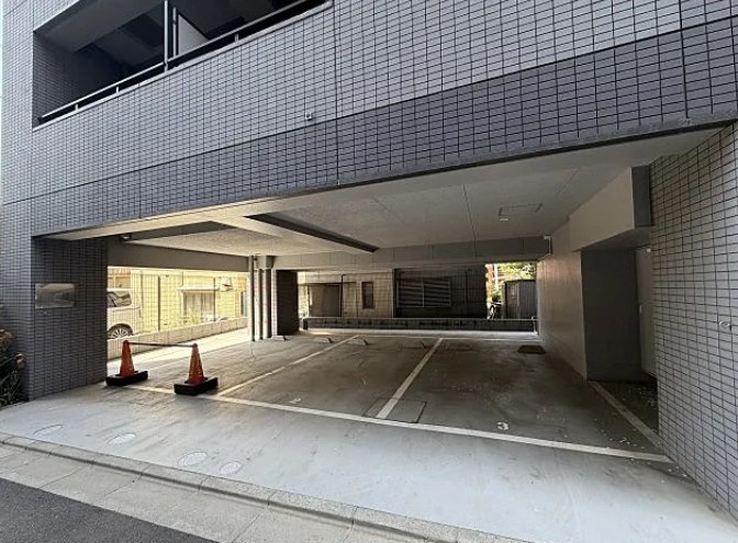 スパシエ新板橋の駐車場