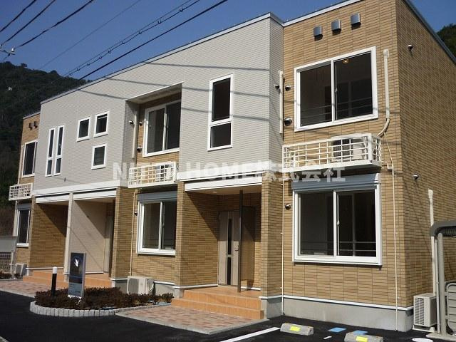 グラースグリーＡの外観|豊岡の城崎エリアに空き情報◎収納たっぷり物置付きです☆彡