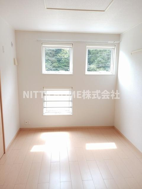 グラースグリーＡの洋室|洋室は６帖と６．３帖の２部屋になります◇