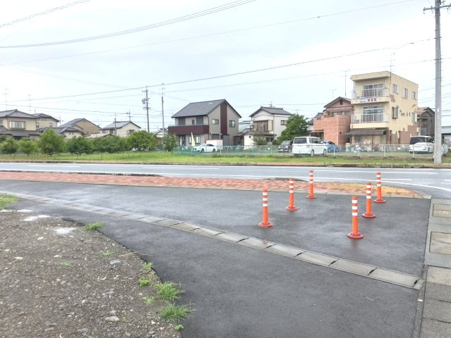 袋井市　上山梨　売り土地　A区画の前面道路含む現地写真
