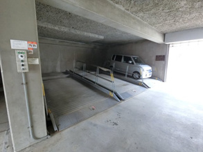【駐車場】