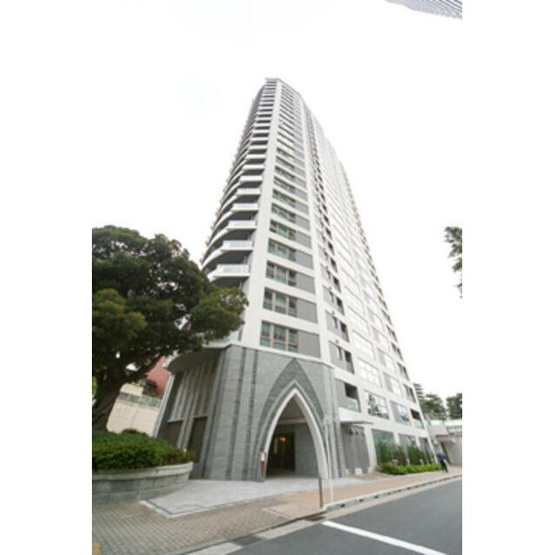 【外観】 | パークタワー東中野グランドエア | 鉄筋コンクリート造のがっちりとした建物。