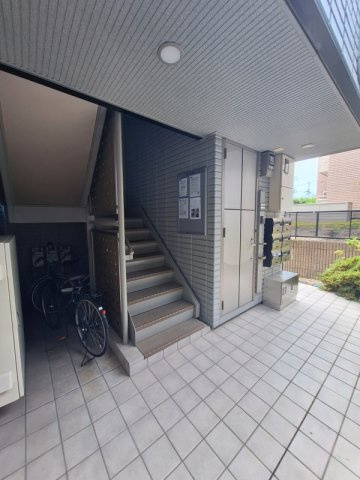 コート岸町のエントランス