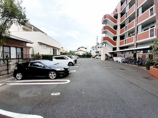 プリマヴェーラの駐車場