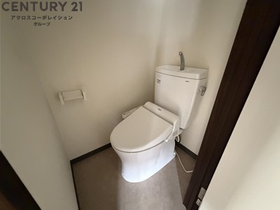 温水洗浄便座付きのトイレです♪