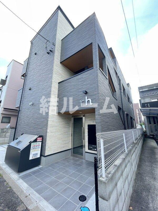 足立区南花畑２丁目のアパートのエントランス