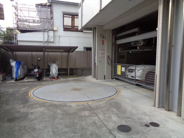【駐車場】