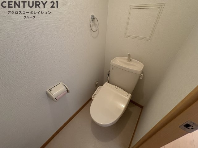 温水洗浄便座付きのトイレです♪