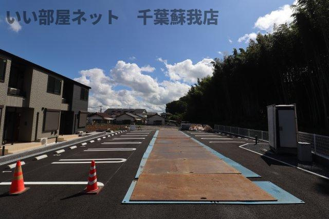 カーサフロイデの駐車場|車をお持ちの方に嬉しい駐車場付きの物件です