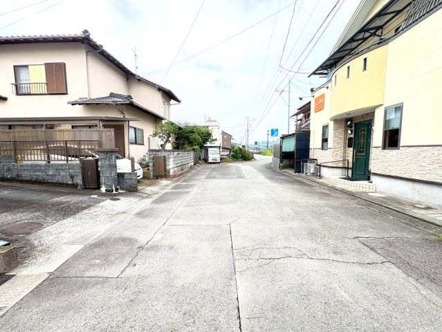 伊豆の国市四日町01期　新築分譲住宅　全2棟　1号棟の前面道路含む現地写真