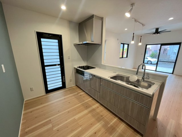 うるま市与那城屋慶名 新築RC住宅（限定1棟）のキッチン|※同施工会社の別物件（参考写真）です