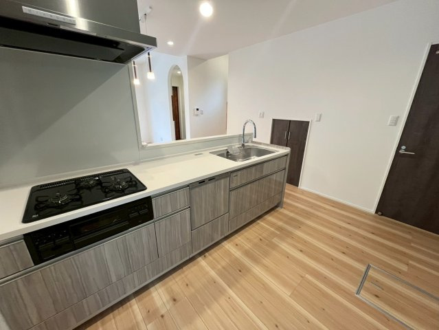 うるま市与那城屋慶名 新築RC住宅（限定1棟）のキッチン|※同施工会社の別物件（参考写真）です