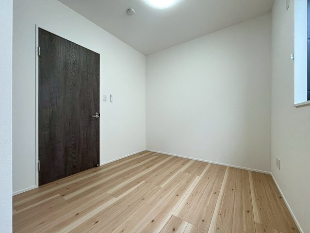うるま市与那城屋慶名 新築RC住宅（限定1棟）の洋室|※同施工会社の別物件（参考写真）です