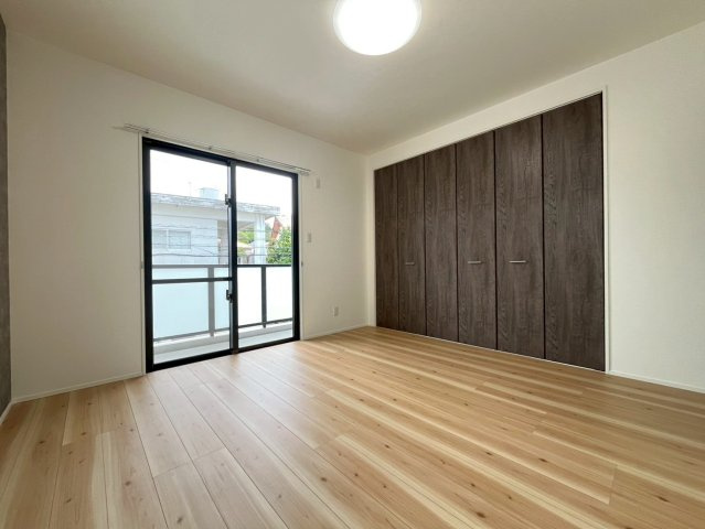 うるま市与那城屋慶名 新築RC住宅（限定1棟）の洋室|※同施工会社の別物件（参考写真）です